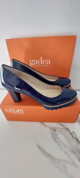 Zapatos Salón Charol Azul Gadea Talla 38