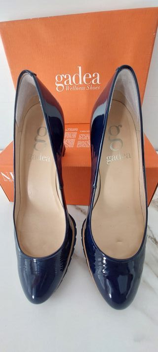 Zapatos Salón Charol Azul Gadea Talla 38