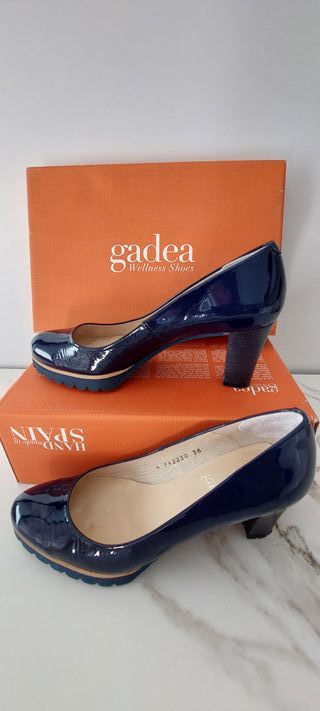Zapatos Salón Charol Azul Gadea Talla 38