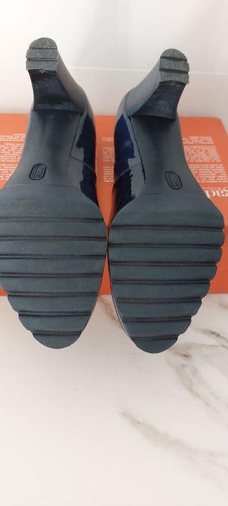Zapatos Salón Charol Azul Gadea Talla 38