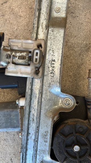 Elevalunas Delantero Izquierdo Mitsubishi