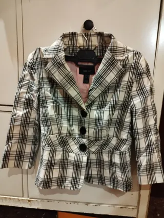 Blazer MNG Talla 38 Cuadros Blanco y Negro