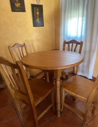 Mesa redonda madera maciza + 4 sillas