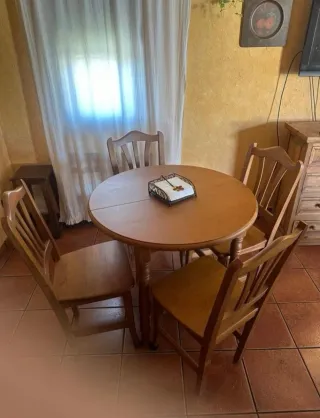 Mesa redonda madera maciza + 4 sillas