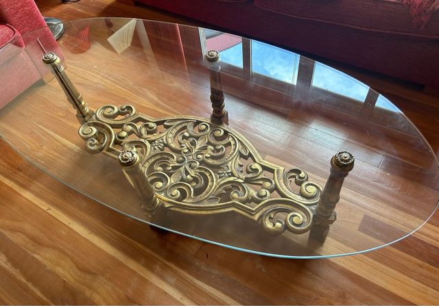 Mesa centro ovalada cristal y madera dorada
