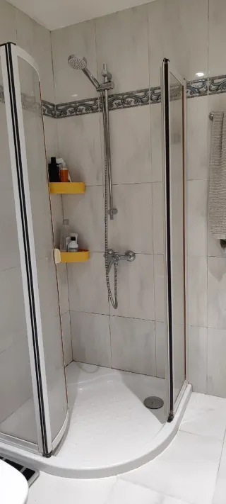 Conjunto de baño: inodoro, bidé,pica, plato grifos
