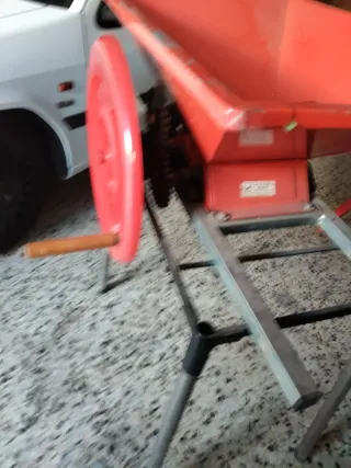 Prensa de vino y despalilladora manual