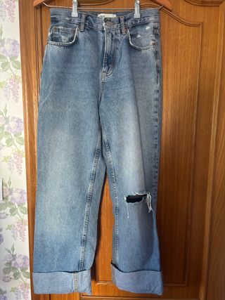 Pantalón vaquero Zara desgastado