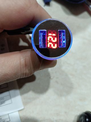 Adattatore USB auto tuning con voltometro.