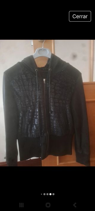 Bomber negra con cremallera
