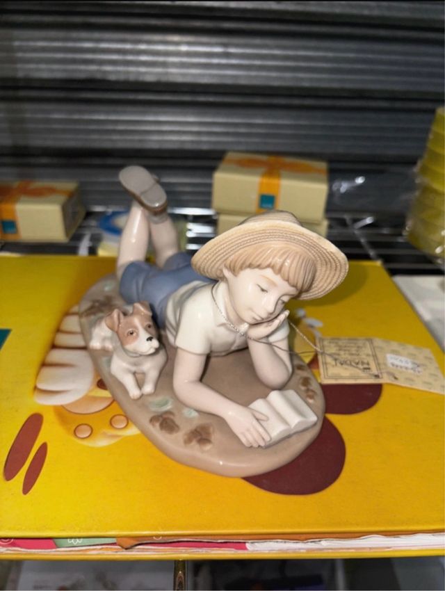 Bambino con cane Nadal statuetta