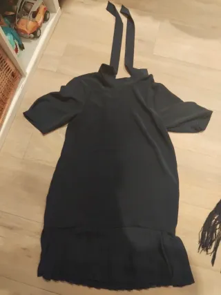 Vestido negro con lazos
