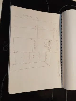 Cocina madera con encimera granito