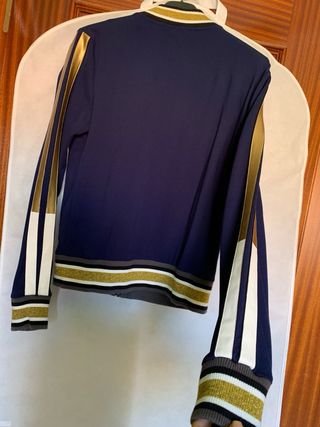 Chaqueta Desigual azul y dorada