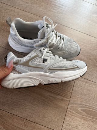 Zapatillas Fila Mujer Gris y Blanco