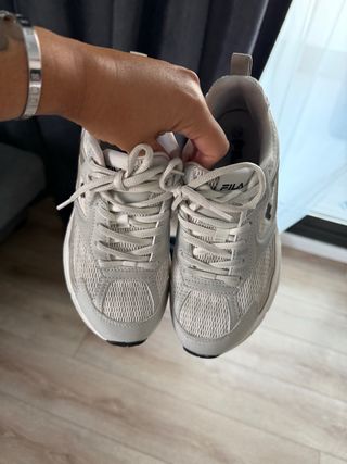 Zapatillas Fila Mujer Gris y Blanco