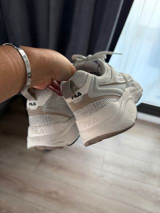 Zapatillas Fila Mujer Gris y Blanco