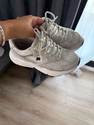 Zapatillas Fila Mujer Gris y Blanco