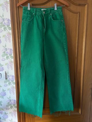 Pantalón vaquero ancho verde Zara