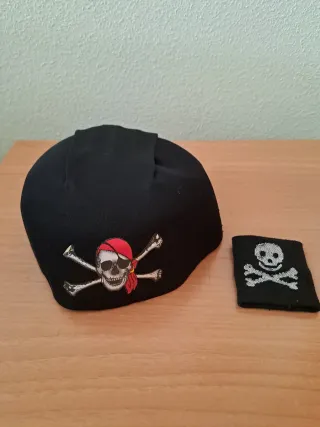 Sombrero y muñequera pirata