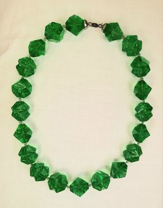 Collar de cuentas verdes