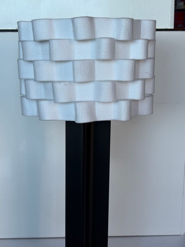 Lámpara de mesa moderna