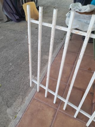 Reja metálica blanca