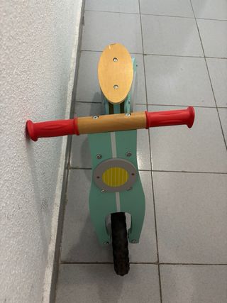 Moto de madera para bebé