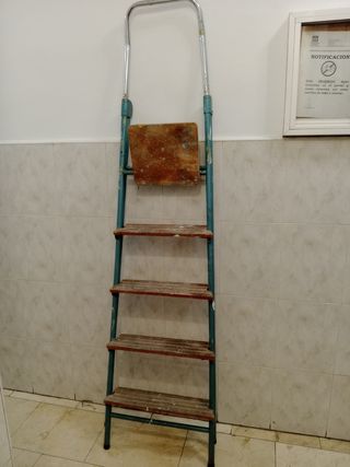 Escalera plegable metálica