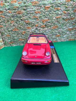 Porsche 911 Carrera 2 Targa (1990s) – Escala 1:18