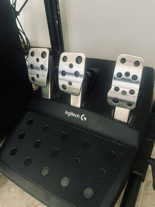 Volante Logitech G29 + cabina di guida Next Level Racing