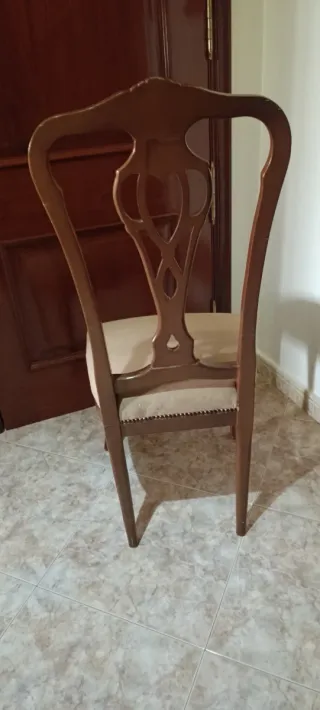 Sillas de comedor de madera y ante
