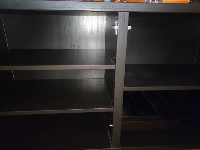 Estantería Bestå Negra con Puertas de Cristal