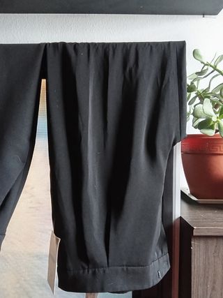 PANTALONES NEGROS Y DISTINTOS