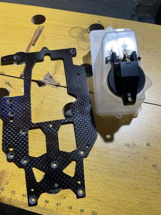 Piastra carbonio e serbatoio Kyosho RRR nuovi