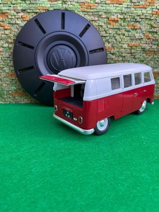 Volkswagen Combi (1966) – Escala 1:19 – Solido