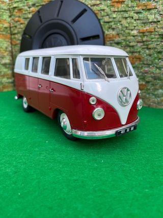 Volkswagen Combi (1966) – Escala 1:19 – Solido