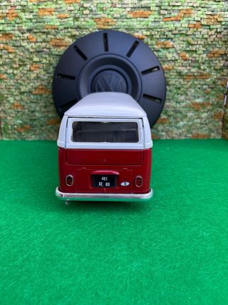 Volkswagen Combi (1966) – Escala 1:19 – Solido