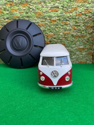 Volkswagen Combi (1966) – Escala 1:19 – Solido