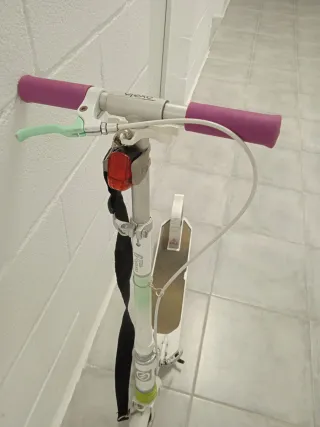 Patinete blanco y rosa Oxelo Decathlon 
