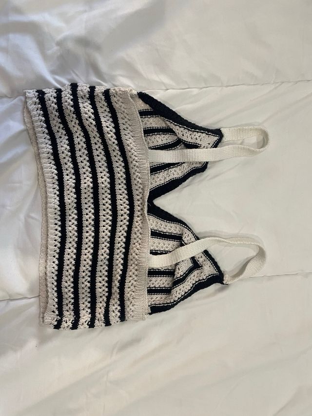 Top de croché rayas blancas y negro