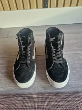 Botas Vans Negras y Doradas