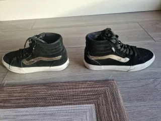Botas Vans Negras y Doradas