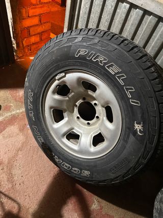 2 Llantas nissan con neumatico 285/75 R16