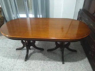 Mesa grande antigua madera maciza ovalada. Urge! 