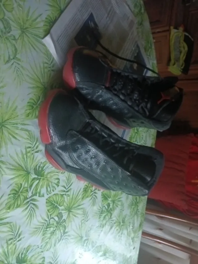 Zapatillas Jordan 13 Negras y Rojas