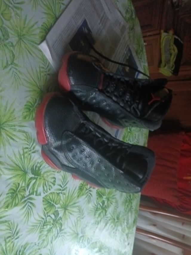 Zapatillas Jordan 13 Negras y Rojas
