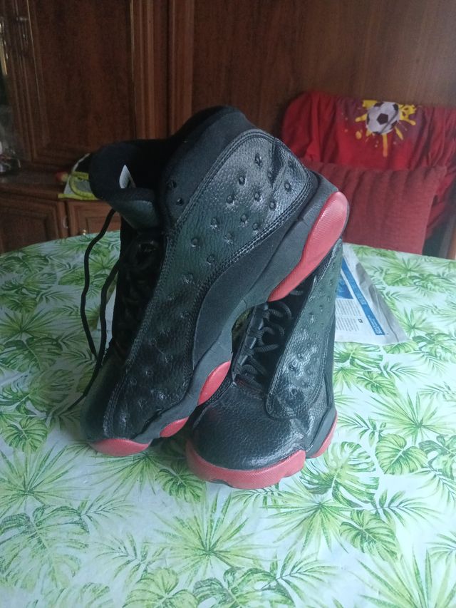 Zapatillas Jordan 13 Negras y Rojas