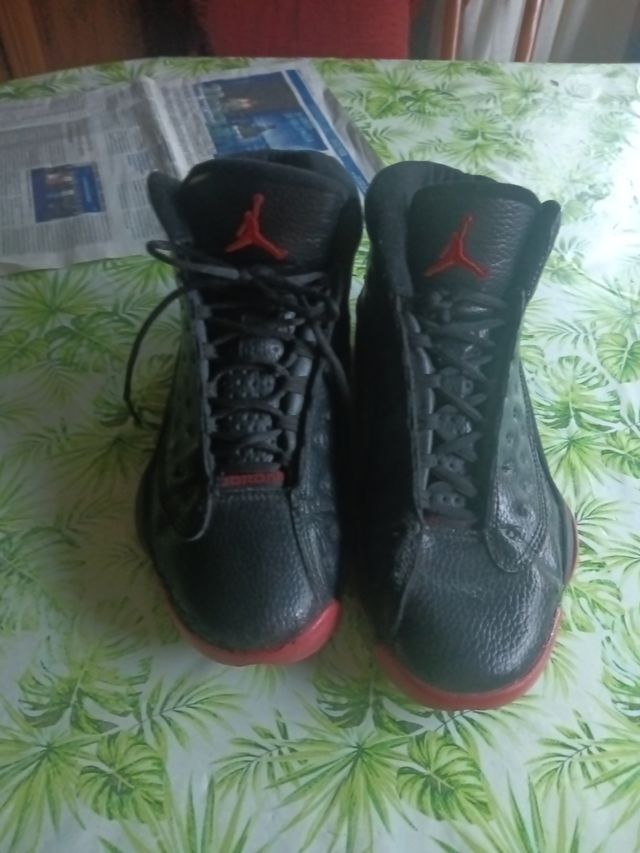 Zapatillas Jordan 13 Negras y Rojas