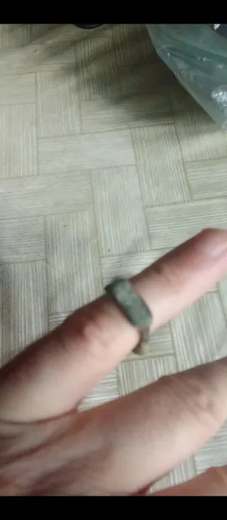 Anillo antiguo posiblemente romano 
Despegada 